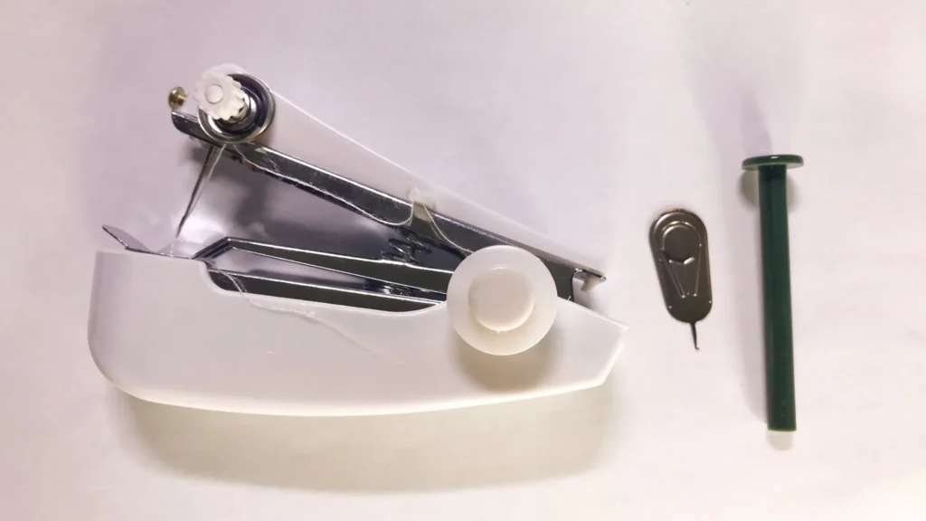  ダイソーのハンディミシンはいくらですか？