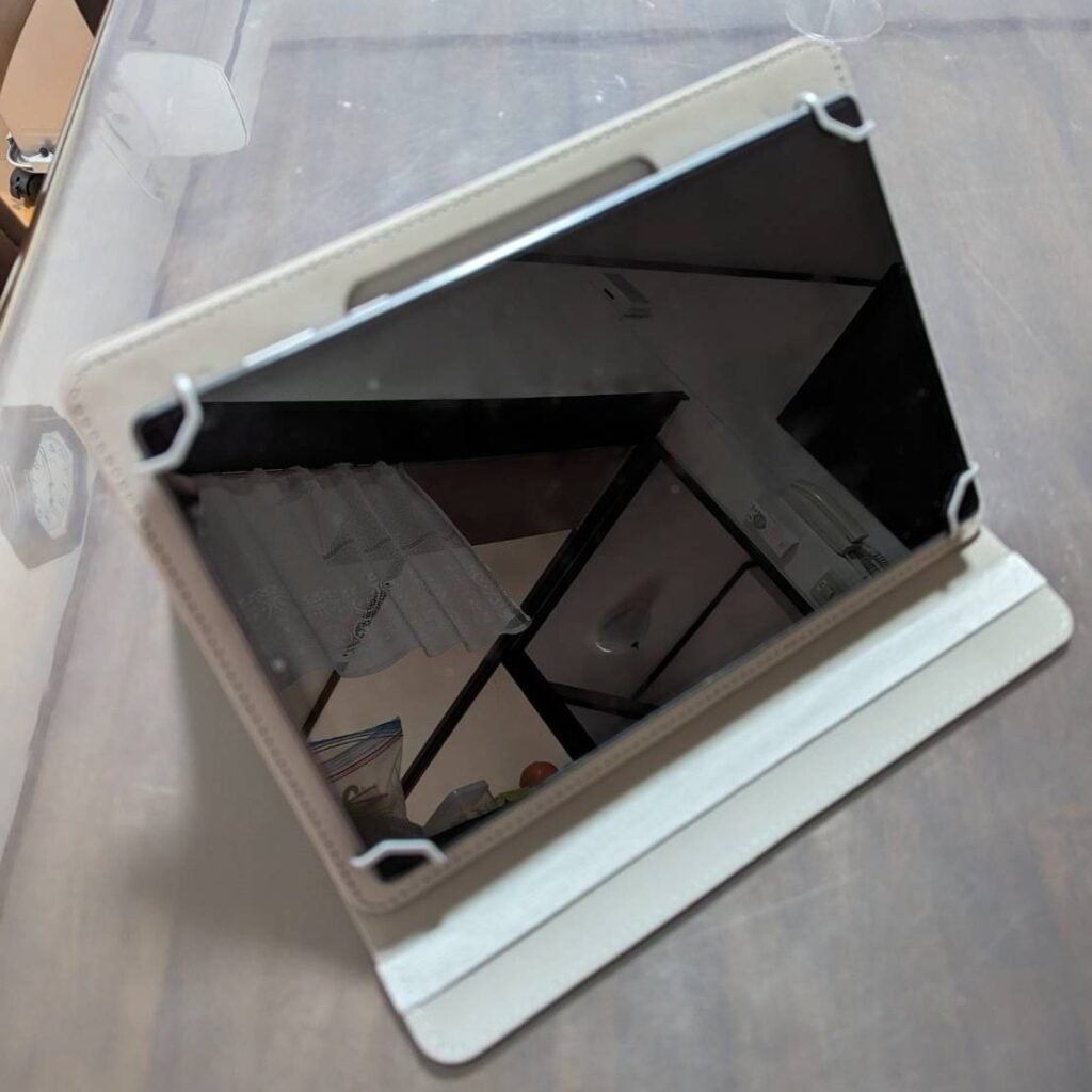 100均のタブレットカバー