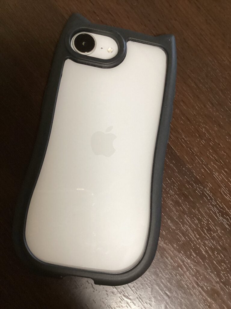 シリコンiPhone16eケース